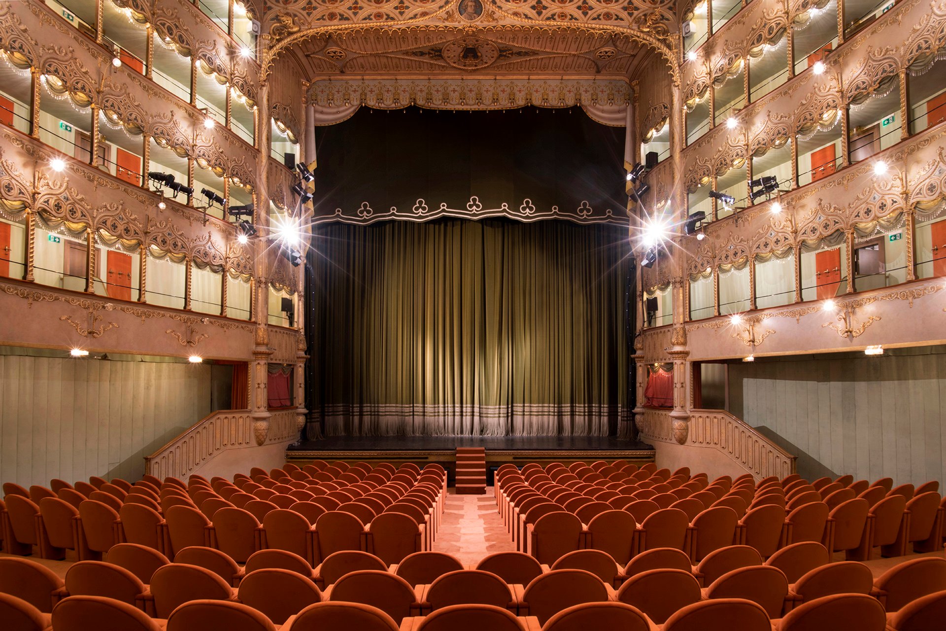 Su il sipario al Teatro Goldoni che riapre dopo gli interventi di restauro